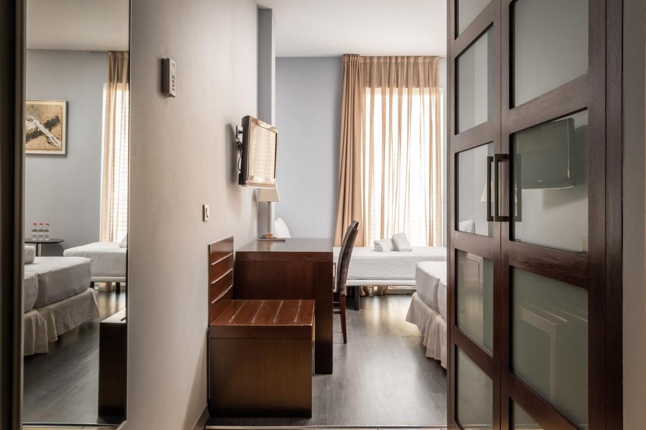 Hotel Madanis Барселона Екстер'єр фото